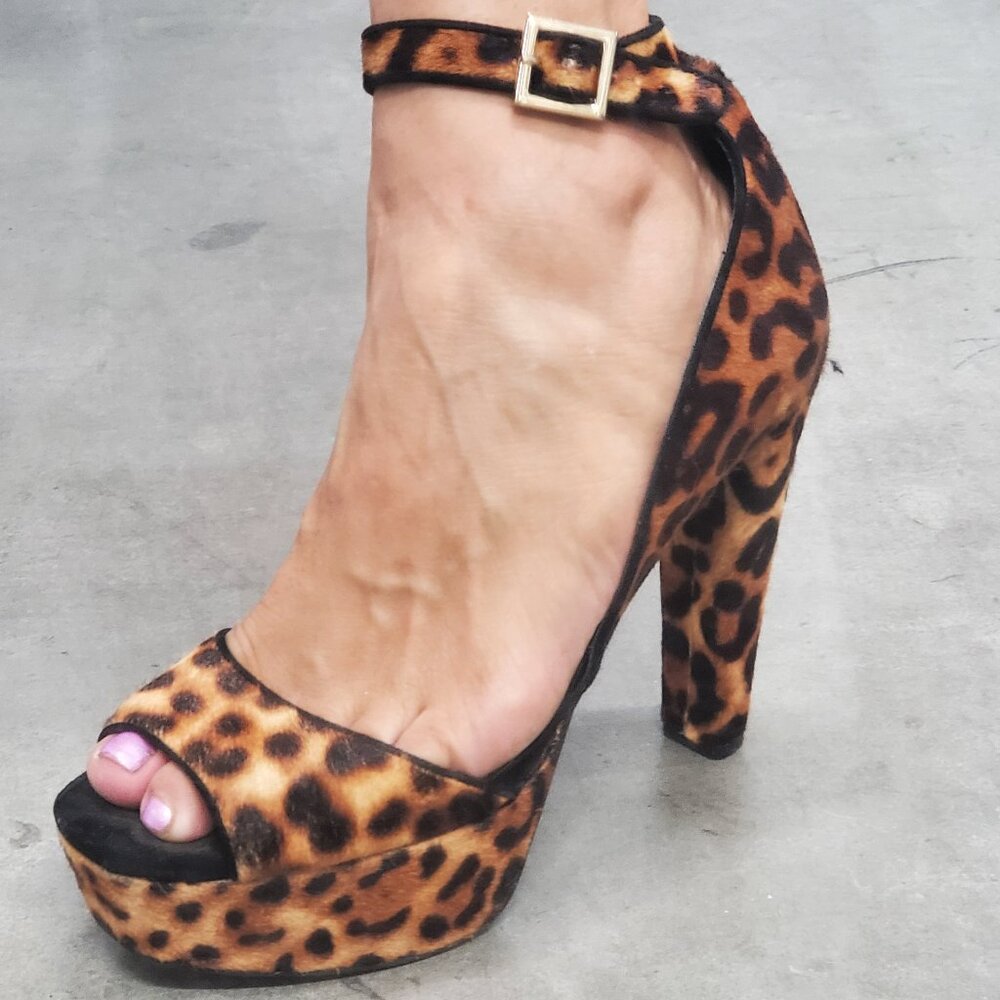 Jessica Simpson Leopard Print Calf Hair Platform Size 10